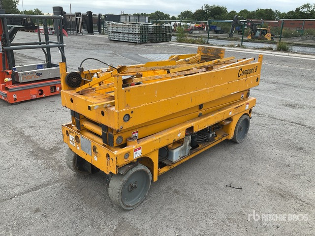 2015 Haulotte Compact 8 Electric (Inoperable) Scissor Lift - Nacelle ciseaux: photos 1 2015 Haulotte Compact 8 Electric (Inoperable) Scissor Lift - Nacelle ciseaux: photos 1