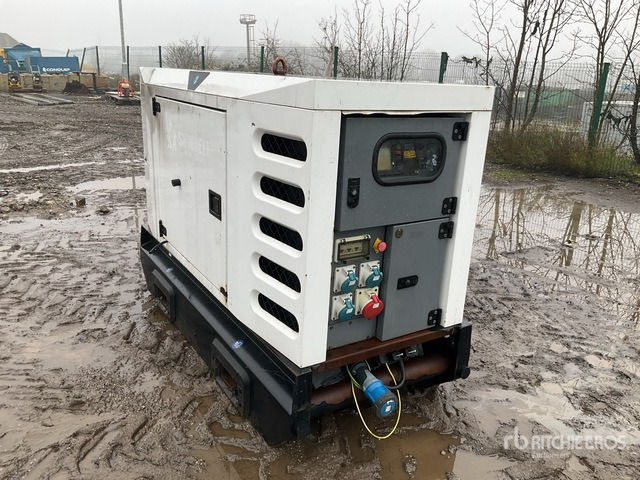 Groupe électrogène 2015 Sdmo R33 Generator Set: photos 1