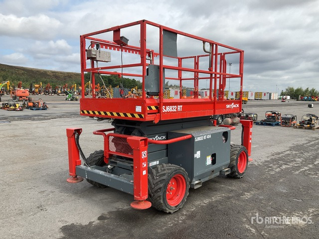 2015 Skyjack SJ6832 RT 4x4 Diesel Scissor Lift - Nacelle ciseaux: photos 3 2015 Skyjack SJ6832 RT 4x4 Diesel Scissor Lift - Nacelle ciseaux: photos 3