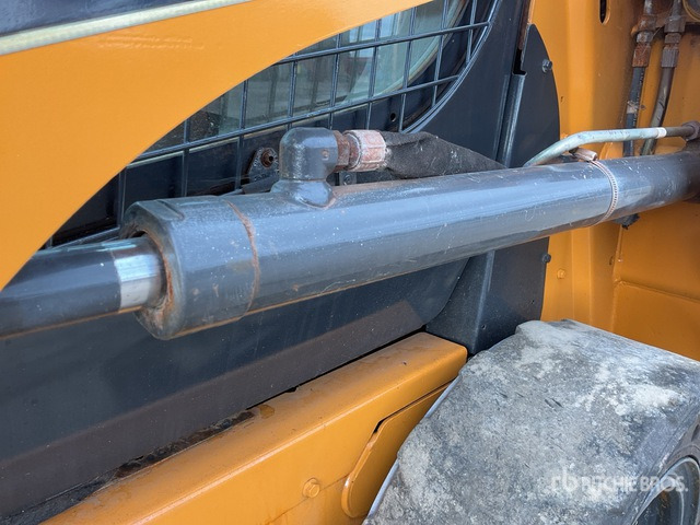 2018 Case SR130 Skid Steer Loader - Mini chargeuse: photos 5 2018 Case SR130 Skid Steer Loader - Mini chargeuse: photos 5