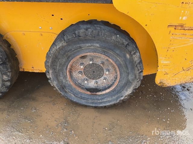 2021 Gehl R165 High Flow Skid Steer Loader - Mini chargeuse: photos 3 2021 Gehl R165 High Flow Skid Steer Loader - Mini chargeuse: photos 3