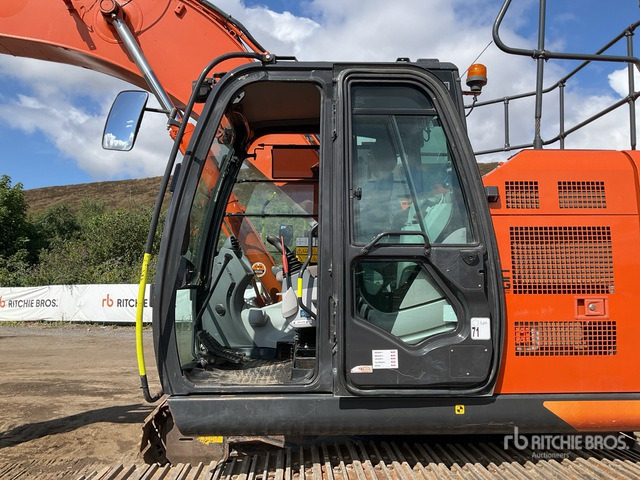 2021 Hitachi ZX225USLC-6 Tracked Excavator - Pelle sur chenille: photos 5 2021 Hitachi ZX225USLC-6 Tracked Excavator - Pelle sur chenille: photos 5
