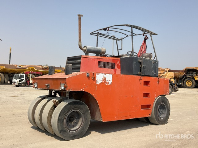 2001 Hamm GRW18 8 Wheel Pneumatic Roller - Broyeur/ Épareuse: photos 1 2001 Hamm GRW18 8 Wheel Pneumatic Roller - Broyeur/ Épareuse: photos 1