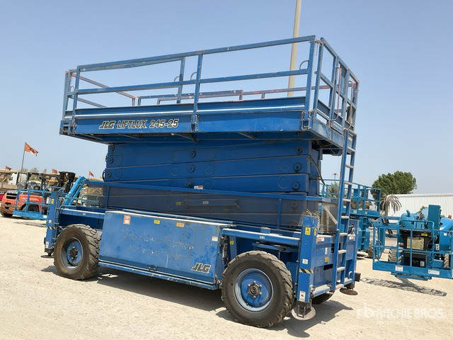 2005 JLG MEWP 245-25 4x4 Diesel Scissor Lift - Nacelle ciseaux: photos 1 2005 JLG MEWP 245-25 4x4 Diesel Scissor Lift - Nacelle ciseaux: photos 1