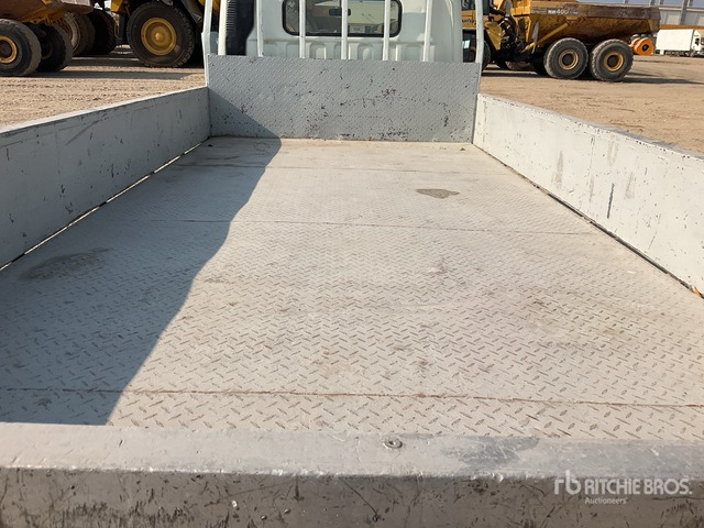 2006 Mitsubishi Canter 4x2 Flatbed Truck - Camion plateau: photos 4 2006 Mitsubishi Canter 4x2 Flatbed Truck - Camion plateau: photos 4