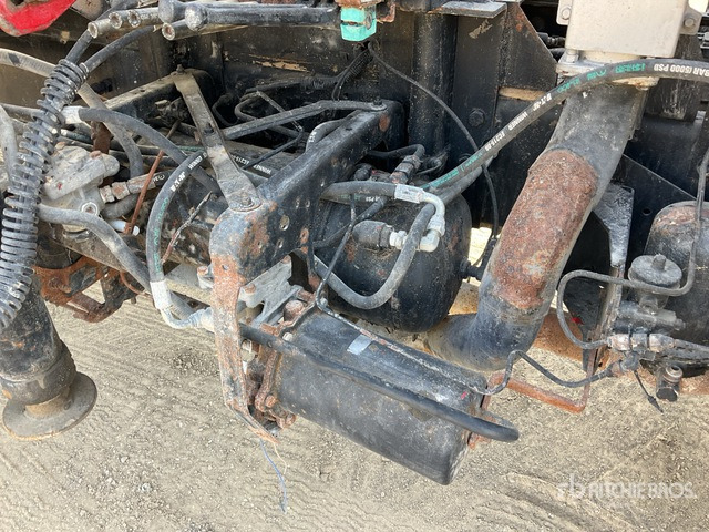 2006 Nissan MK210 2006 HMF 683K1 Knuckle Boom on 4x2 Flatbed Truck with Crane - Camion plateau, Camion grue: photos 4 2006 Nissan MK210 2006 HMF 683K1 Knuckle Boom on 4x2 Flatbed Truck with Crane - Camion plateau, Camion grue: photos 4