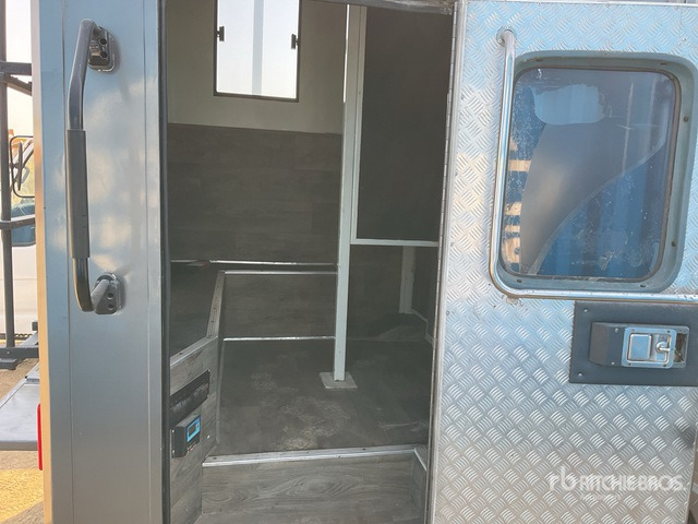 2008 Ford F-350 4x2 Horse Transporting Truck :Misc. Truck - Camion chevaux: photos 5 2008 Ford F-350 4x2 Horse Transporting Truck :Misc. Truck - Camion chevaux: photos 5