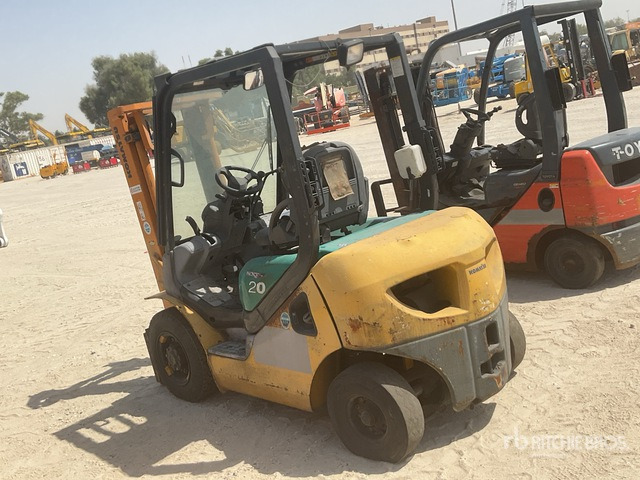 2008 Komatsu FG20T-16 2 ton (Inoperable) Forklift - Chariot élévateur: photos 3 2008 Komatsu FG20T-16 2 ton (Inoperable) Forklift - Chariot élévateur: photos 3