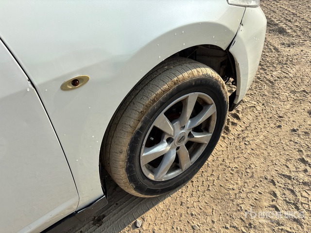 2009 Nissan Tilda Automobile - Voiture: photos 4 2009 Nissan Tilda Automobile - Voiture: photos 4