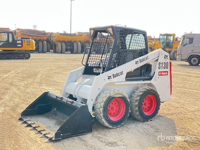 2010 Bobcat S130 - Mini chargeuse: photos 2 2010 Bobcat S130 - Mini chargeuse: photos 2