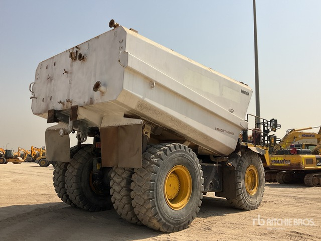 2010 Komatsu HD465-7R 50000 L Water Wagon - Tombereau rigide: photos 4 2010 Komatsu HD465-7R 50000 L Water Wagon - Tombereau rigide: photos 4