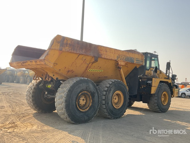 2011 Komatsu HM400-2R Articulated Dump Truck - Tombereau articulé: photos 3 2011 Komatsu HM400-2R Articulated Dump Truck - Tombereau articulé: photos 3