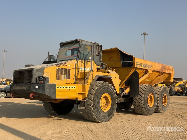 2011 Komatsu HM400-2R Articulated Dump Truck - Tombereau articulé: photos 1 2011 Komatsu HM400-2R Articulated Dump Truck - Tombereau articulé: photos 1