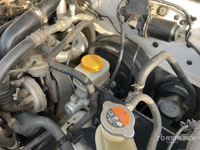 2013 Nissan Patrol GL 4x4 SUV - SUV: photos 4 2013 Nissan Patrol GL 4x4 SUV - SUV: photos 4