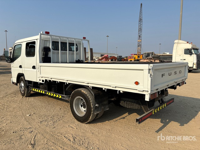 2017 Mitsubishi Canter 4x2 Crew Cab Flatbed Truck - Camion plateau: photos 2 2017 Mitsubishi Canter 4x2 Crew Cab Flatbed Truck - Camion plateau: photos 2