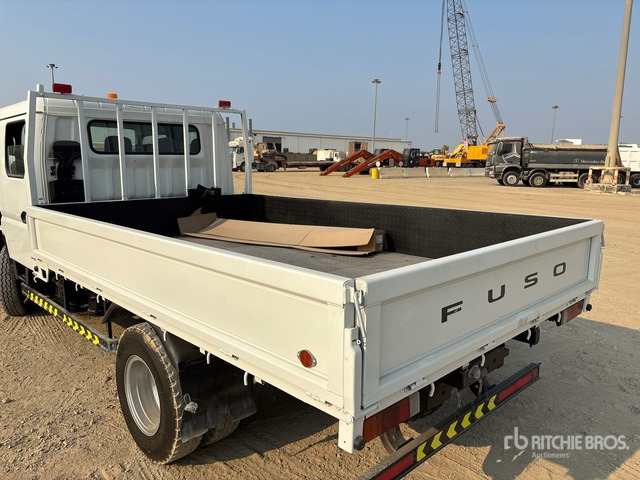 2017 Mitsubishi Canter 4x2 Crew Cab Flatbed Truck - Camion plateau: photos 5 2017 Mitsubishi Canter 4x2 Crew Cab Flatbed Truck - Camion plateau: photos 5