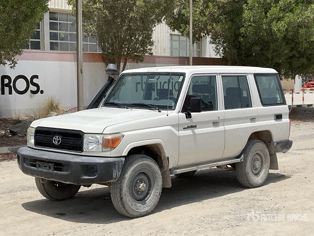 2018 Toyota Land Cruiser 76L 4x4 SUV - SUV: photos 2 2018 Toyota Land Cruiser 76L 4x4 SUV - SUV: photos 2