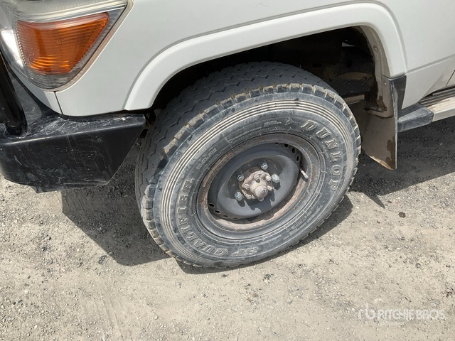 2019 Toyota Land Cruiser 76L 4x4 SUV - SUV: photos 5 2019 Toyota Land Cruiser 76L 4x4 SUV - SUV: photos 5