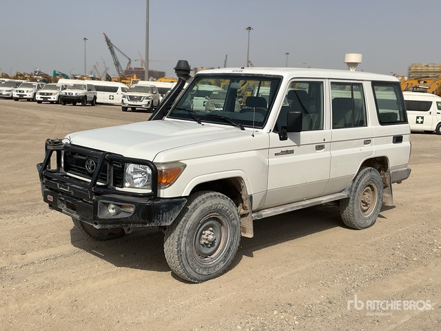 2019 Toyota Land Cruiser 76L 4x4 SUV - SUV: photos 2 2019 Toyota Land Cruiser 76L 4x4 SUV - SUV: photos 2