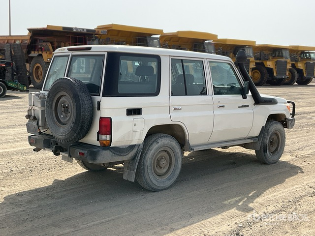2019 Toyota Land Cruiser 76L 4x4 SUV - SUV: photos 4 2019 Toyota Land Cruiser 76L 4x4 SUV - SUV: photos 4