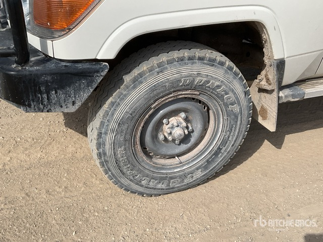 2019 Toyota Land Cruiser 76L 4x4 SUV - SUV: photos 5 2019 Toyota Land Cruiser 76L 4x4 SUV - SUV: photos 5