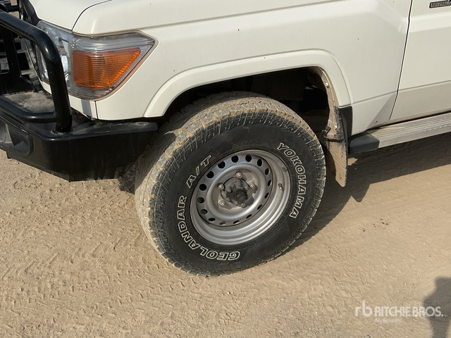 2021 Toyota Land Cruiser 76L 4x4 SUV - SUV: photos 5 2021 Toyota Land Cruiser 76L 4x4 SUV - SUV: photos 5