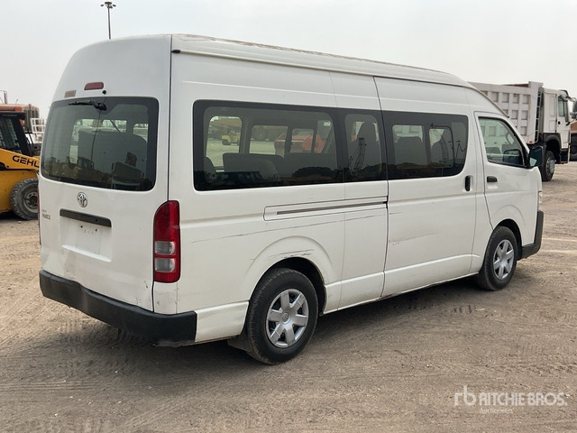 2018 Toyota Hiace 4x2 15-Seat Mini Bus - Bus: photos 4 2018 Toyota Hiace 4x2 15-Seat Mini Bus - Bus: photos 4