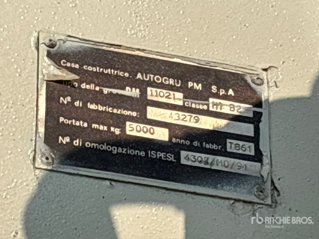 Iveco 110-17 Flatbed Truck with Crane - Camion plateau, Camion grue: photos 5 Iveco 110-17 Flatbed Truck with Crane - Camion plateau, Camion grue: photos 5