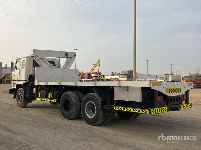 Nissan TF20 - Camion plateau, Camion grue: photos 3 Nissan TF20 - Camion plateau, Camion grue: photos 3