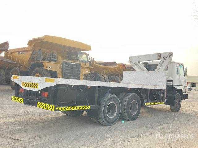 Nissan TF20 - Camion plateau, Camion grue: photos 4 Nissan TF20 - Camion plateau, Camion grue: photos 4