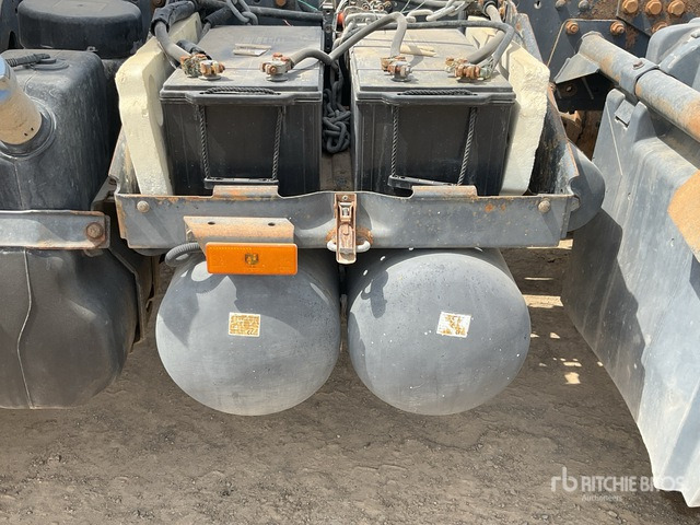 2007 Mercedes-Benz Actros 3348 6x4 T/A Sleeper Truck Tractor - Tracteur routier: photos 5 2007 Mercedes-Benz Actros 3348 6x4 T/A Sleeper Truck Tractor - Tracteur routier: photos 5