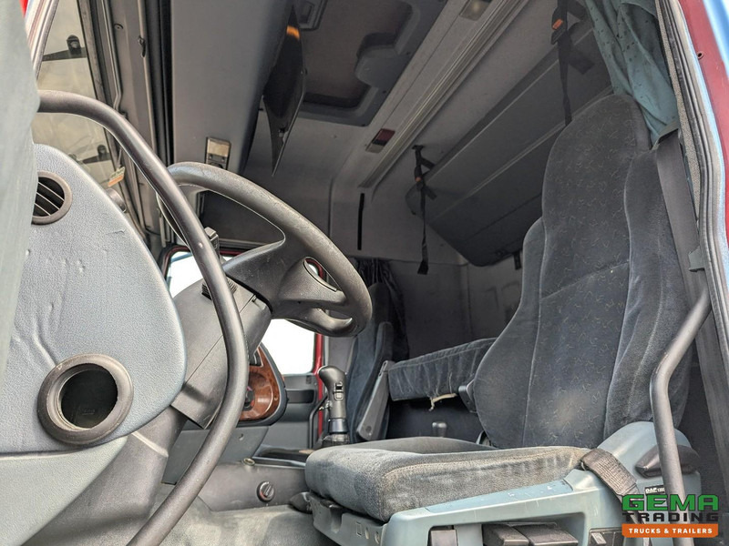 DAF XF95.430 4x2 Spacecab Euro2 - Retarder - Geslotenbak 7.7m - Handgeschakeld - Vangmuil - Camion fourgon: photos 5 DAF XF95.430 4x2 Spacecab Euro2 - Retarder - Geslotenbak 7.7m - Handgeschakeld - Vangmuil - Camion fourgon: photos 5