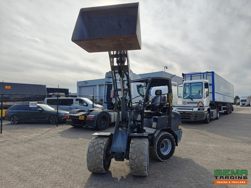 Giant V452T 3585 uren - Wiellader - Landbouw Kenteken - Vangmuil - Grondbak - Non-Marking Banden - Chargeuse compacte sur chenilles: photos 5 Giant V452T 3585 uren - Wiellader - Landbouw Kenteken - Vangmuil - Grondbak - Non-Marking Banden - Chargeuse compacte sur chenilles: photos 5