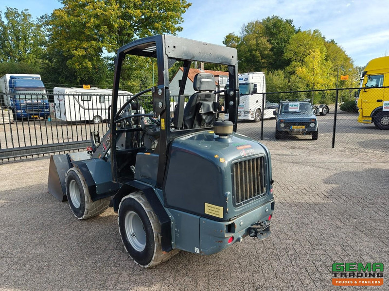 Giant V452T 3585 uren - Wiellader - Landbouw Kenteken - Vangmuil - Grondbak - Non-Marking Banden - Chargeuse compacte sur chenilles: photos 4 Giant V452T 3585 uren - Wiellader - Landbouw Kenteken - Vangmuil - Grondbak - Non-Marking Banden - Chargeuse compacte sur chenilles: photos 4
