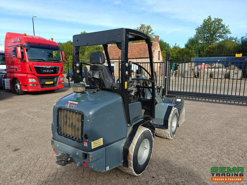 Giant V452T 3585 uren - Wiellader - Landbouw Kenteken - Vangmuil - Grondbak - Non-Marking Banden - Chargeuse compacte sur chenilles: photos 3 Giant V452T 3585 uren - Wiellader - Landbouw Kenteken - Vangmuil - Grondbak - Non-Marking Banden - Chargeuse compacte sur chenilles: photos 3