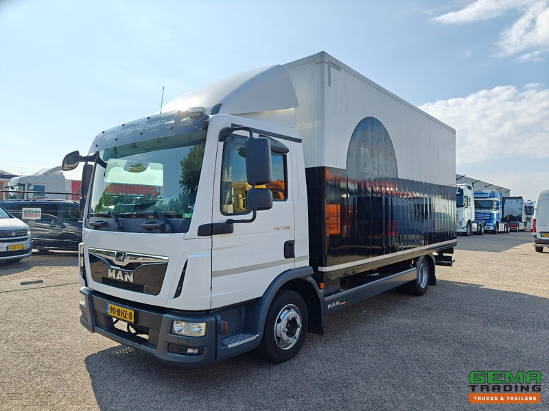 MAN TGL 7.150 4x2 Dagcab Euro6B - 7T - GeslotenBak 5.4m - Elec. Roldeur - 242.000km - 12/2025 APK - Camion fourgon: photos 1 MAN TGL 7.150 4x2 Dagcab Euro6B - 7T - GeslotenBak 5.4m - Elec. Roldeur - 242.000km - 12/2025 APK - Camion fourgon: photos 1