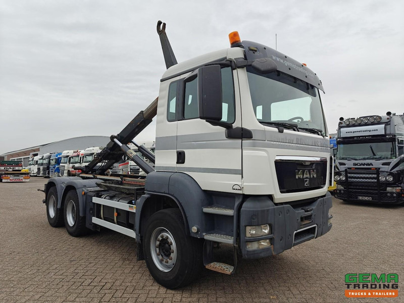 MAN TGS-TGX 26.440 6x4 Dagcabine Euro5 - AJK 20T HaakarmSysteem - Volledig Bladgeveerd - Naafreductie - Handgeschakeld - Camion ampliroll: photos 4 MAN TGS-TGX 26.440 6x4 Dagcabine Euro5 - AJK 20T HaakarmSysteem - Volledig Bladgeveerd - Naafreductie - Handgeschakeld - Camion ampliroll: photos 4
