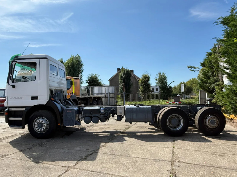 Mercedes-Benz Actros 2540 V6 6X2 Chassis Spring/Air Manual gearbox - Châssis cabine: photos 3 Mercedes-Benz Actros 2540 V6 6X2 Chassis Spring/Air Manual gearbox - Châssis cabine: photos 3