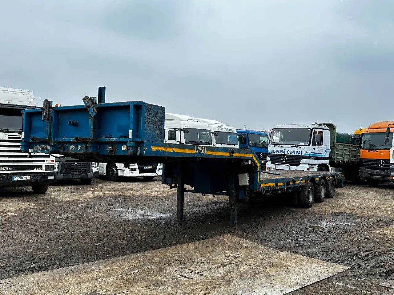 Nooteboom OSD-44 3 Axle lowloader Extandable 44Ton Nooteboom OSD-44 3 Axle lowloader Extandable 44Ton - Semi-remorque surbaissé: photos 1 Nooteboom OSD-44 3 Axle lowloader Extandable 44Ton Nooteboom OSD-44 3 Axle lowloader Extandable 44Ton - Semi-remorque surbaissé: photos 1