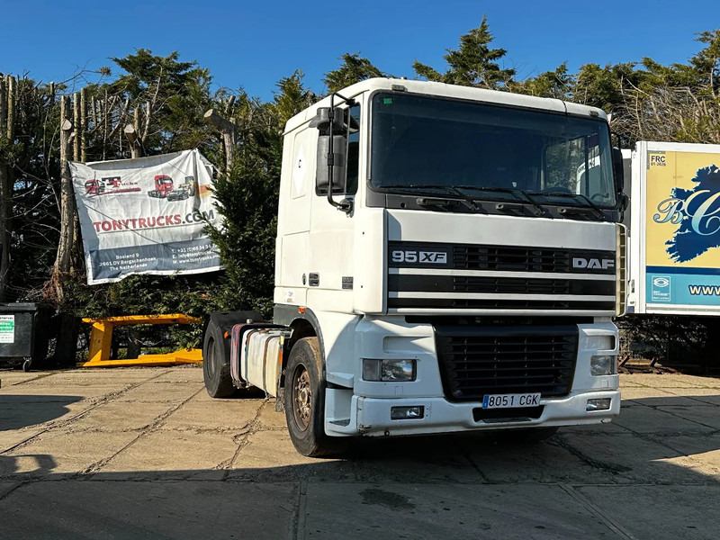 DAF XF 95.380 4X2 Tractor-unit Spring/Air ZF Manual Euro2 PTO - Tracteur routier: photos 1 DAF XF 95.380 4X2 Tractor-unit Spring/Air ZF Manual Euro2 PTO - Tracteur routier: photos 1