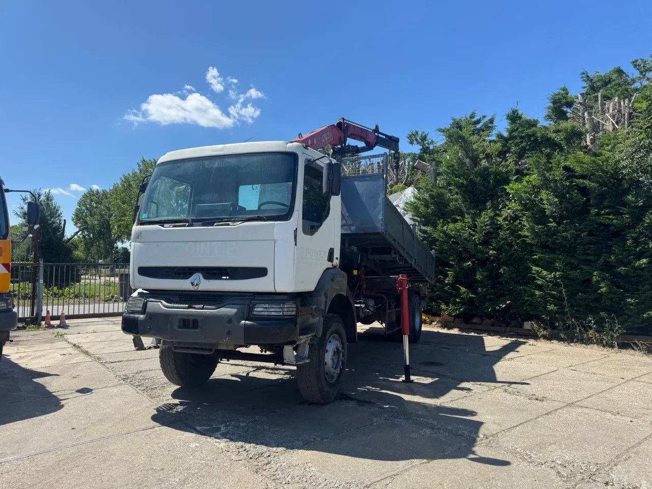 Renault Kerax 340 4X2 Tipper+Crane Spring/Spring Euro2 M - Tracteur routier: photos 2 Renault Kerax 340 4X2 Tipper+Crane Spring/Spring Euro2 M - Tracteur routier: photos 2
