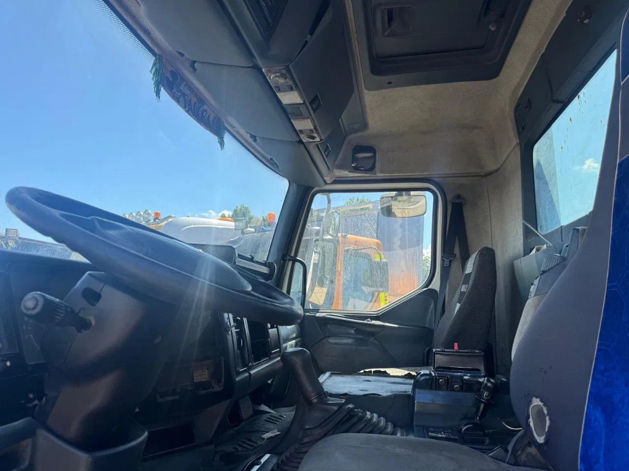 Renault Kerax 340 4X2 Tipper+Crane Spring/Spring Euro2 M - Tracteur routier: photos 5 Renault Kerax 340 4X2 Tipper+Crane Spring/Spring Euro2 M - Tracteur routier: photos 5