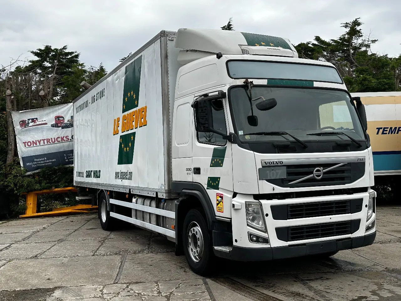 Volvo FM 330 4X2 BOX Spring/Air EURO5 Double Airco Ret - Camion fourgon: photos 1 Volvo FM 330 4X2 BOX Spring/Air EURO5 Double Airco Ret - Camion fourgon: photos 1