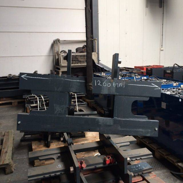 Fork Carriage /ZT3A1.260/4R for Caterpillar - Accessoire: photos 2 Fork Carriage /ZT3A1.260/4R for Caterpillar - Accessoire: photos 2