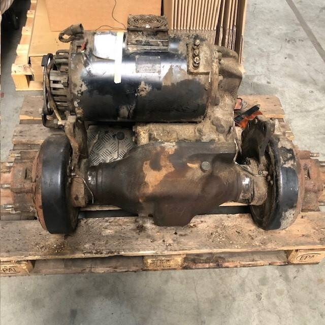 Complete front axle with traction motor for Caterpillar - Essieu avant pour Matériel de manutention: photos 2 Complete front axle with traction motor for Caterpillar - Essieu avant pour Matériel de manutention: photos 2