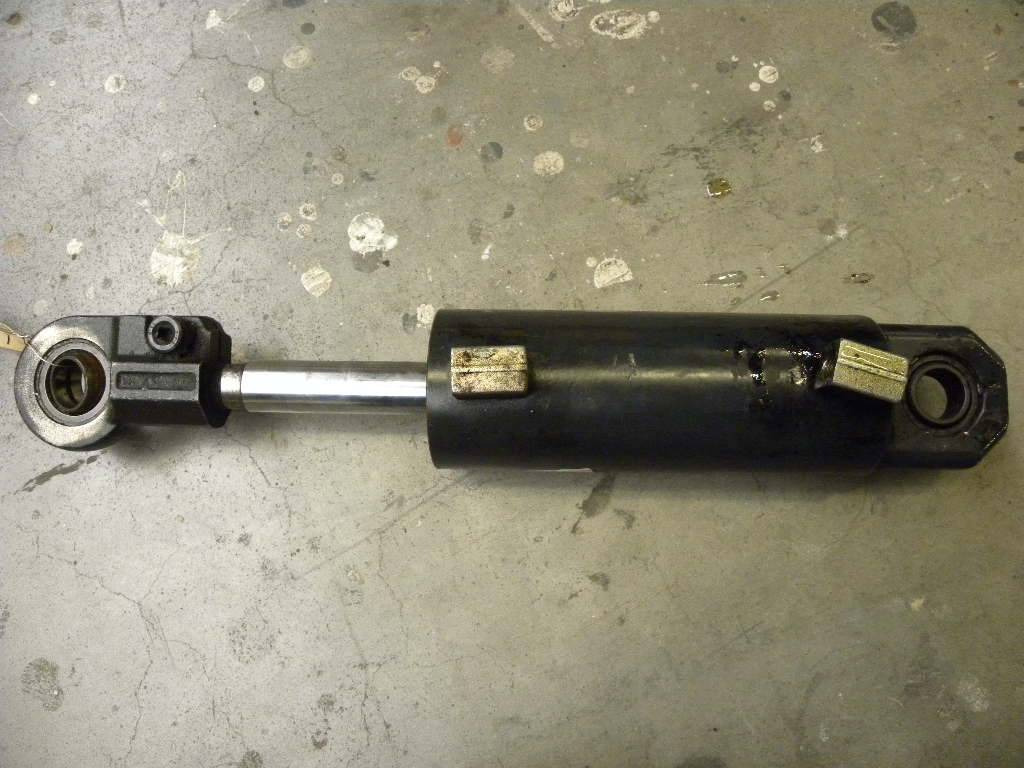 Cylinder Tilt Assy for Linde L 15C , 48V - Vérin hydraulique pour Matériel de manutention: photos 1 Cylinder Tilt Assy for Linde L 15C , 48V - Vérin hydraulique pour Matériel de manutention: photos 1