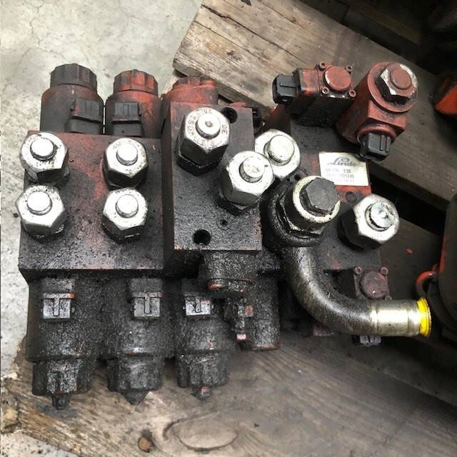 Hydraulic control valve, 4way - Valve hydraulique pour Matériel de manutention: photos 2 Hydraulic control valve, 4way - Valve hydraulique pour Matériel de manutention: photos 2