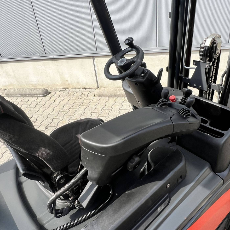 Linde E18 (386-02) EVO - Chariot élévateur électrique: photos 4 Linde E18 (386-02) EVO - Chariot élévateur électrique: photos 4
