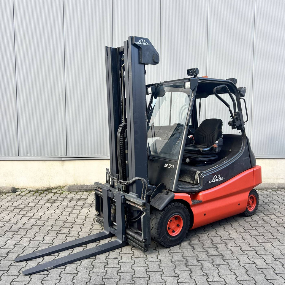 Linde E30 (336-02) - Chariot élévateur électrique: photos 1 Linde E30 (336-02) - Chariot élévateur électrique: photos 1