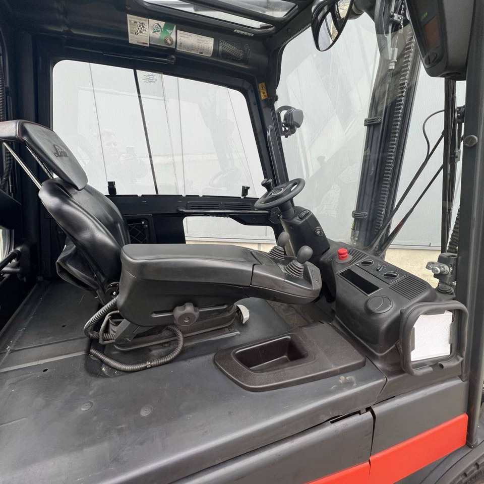 Linde E30/600 HL (387) - Chariot élévateur électrique: photos 4 Linde E30/600 HL (387) - Chariot élévateur électrique: photos 4